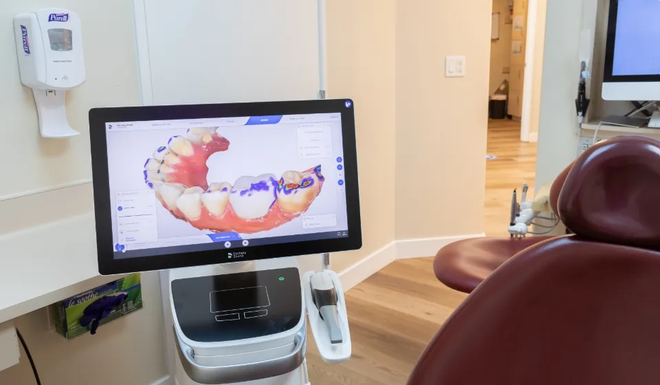 visualization of a patient's teeth thanks to technology at Derek Tang DDS